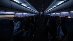 Oletko huomannut, että valot sammuvat ennen lentoonlähtöä? Todellinen syy yllättää sinut