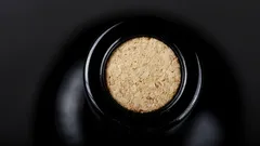 Tämä temppu pelastaa illan: kuinka avata viini ilman korkkiruuvia minuutissa